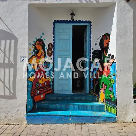 Apartment Dreaming With Art - Pueblo