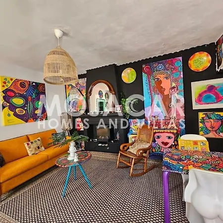 Apartment Dreaming With Art - Pueblo